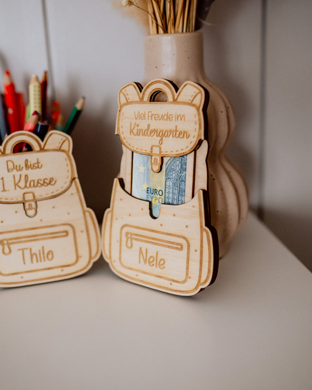 Personalisierter Rucksack aus Holz als Geldgeschenk – "Einschulung & Kindergarten"
