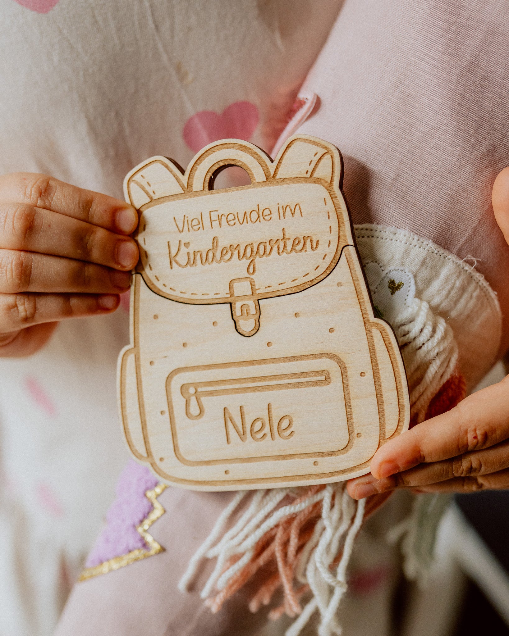 Personalisierter Rucksack aus Holz als Geldgeschenk – "Einschulung & Kindergarten"