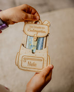 Personalisierter Rucksack aus Holz als Geldgeschenk – "Einschulung & Kindergarten"