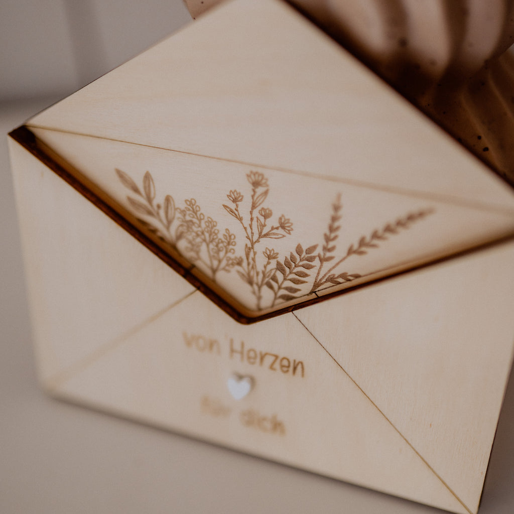 Geschenkumschlag aus Holz