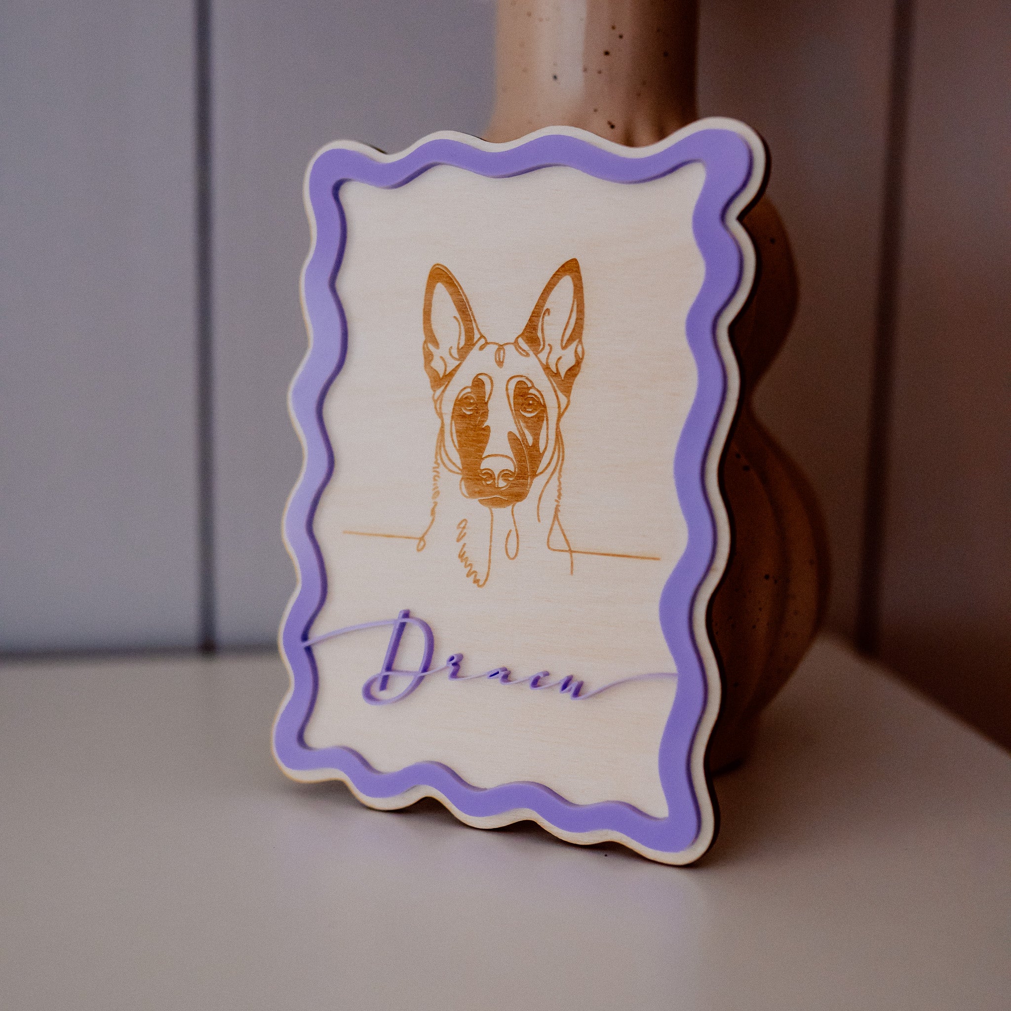 Personalisiertes Hundebild aus Holz im Acryl-Rahmen (rechteckig)