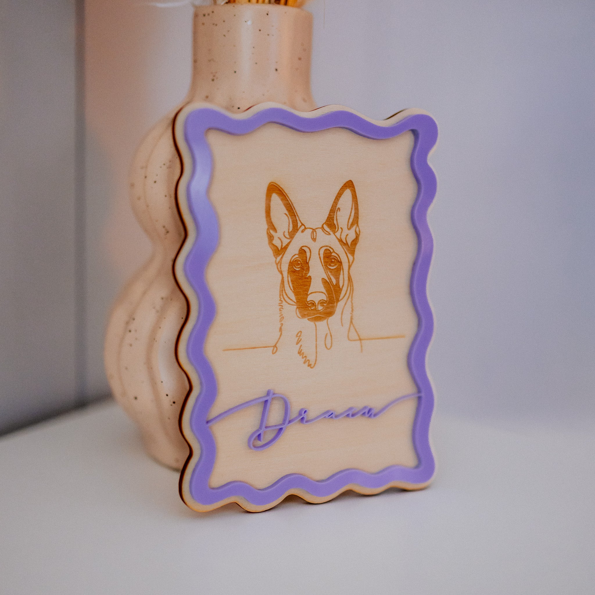 Personalisiertes Hundebild aus Holz im Acryl-Rahmen (rechteckig)