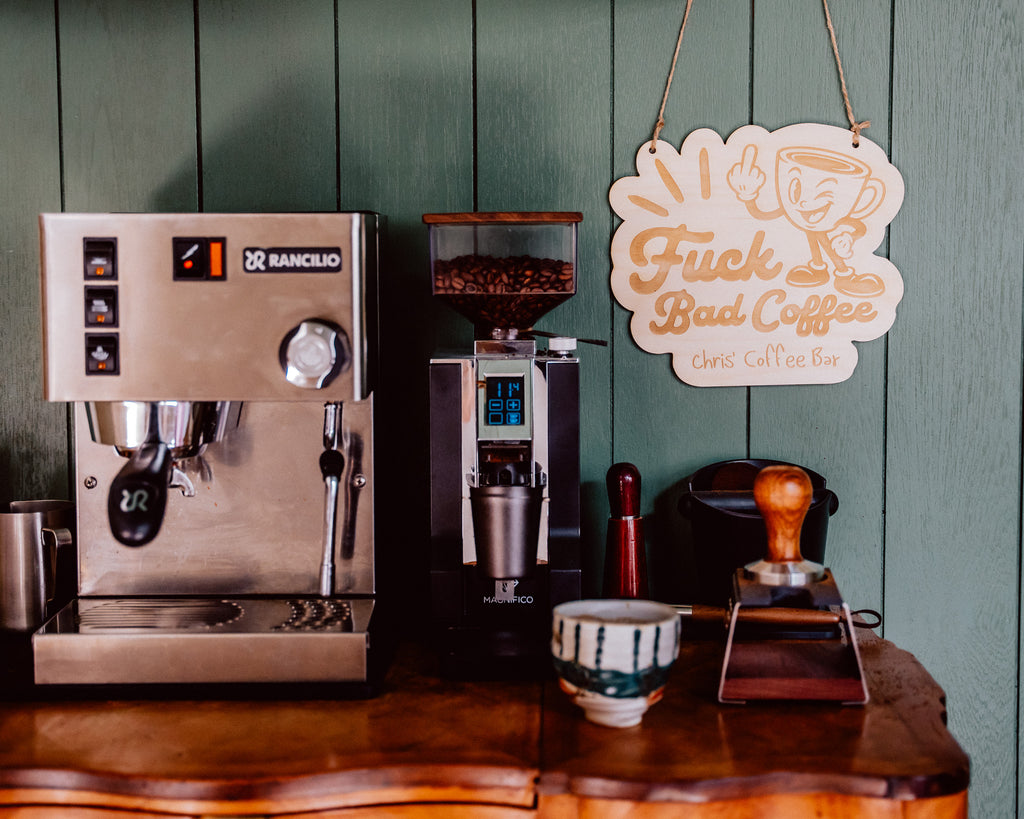 Personalisiertes Coffee Bar Schild aus Holz – Home Barista Geschenk | Fuck Bad Coffee