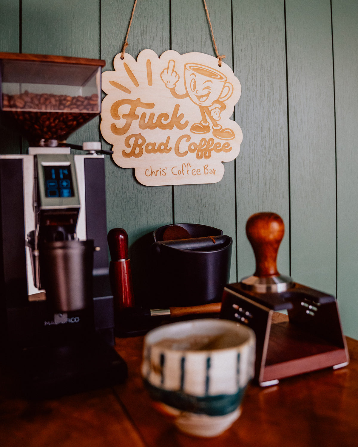 Personalisiertes Coffee Bar Schild aus Holz – Home Barista Geschenk | Fuck Bad Coffee