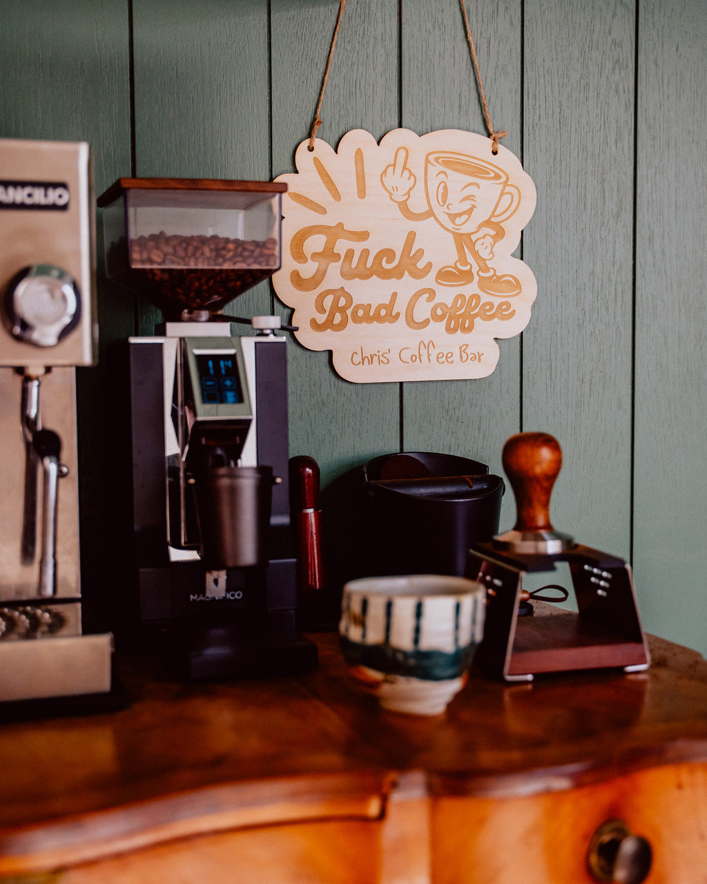 Personalisiertes Coffee Bar Schild aus Holz – Home Barista Geschenk | Fuck Bad Coffee
