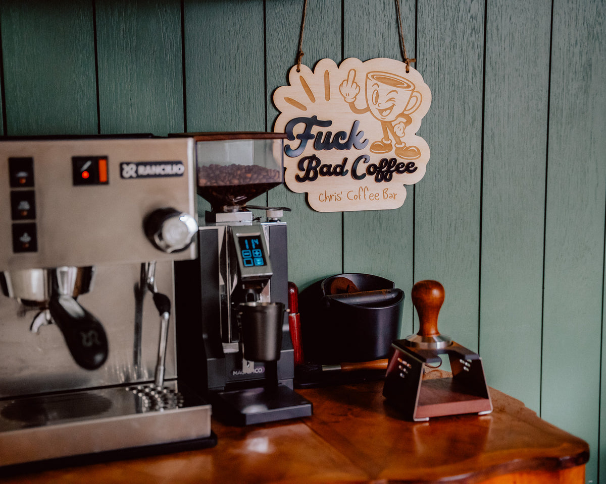 Personalisiertes Coffee Bar Schild aus Holz – Home Barista Geschenk | Fuck Bad Coffee