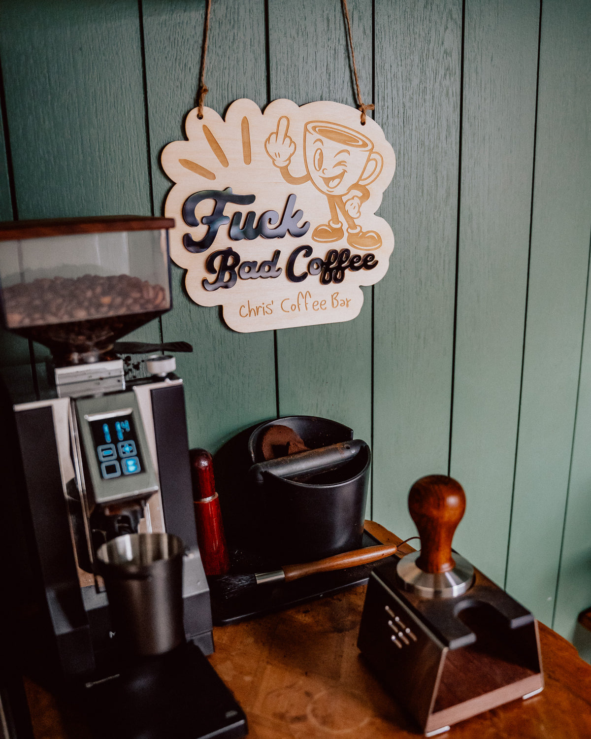 Personalisiertes Coffee Bar Schild aus Holz – Home Barista Geschenk | Fuck Bad Coffee