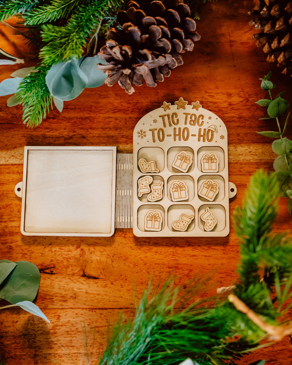 Tic Tac To-Ho-Ho – Wer darf das erste Geschenk auspacken? - Weihnachtsspiel