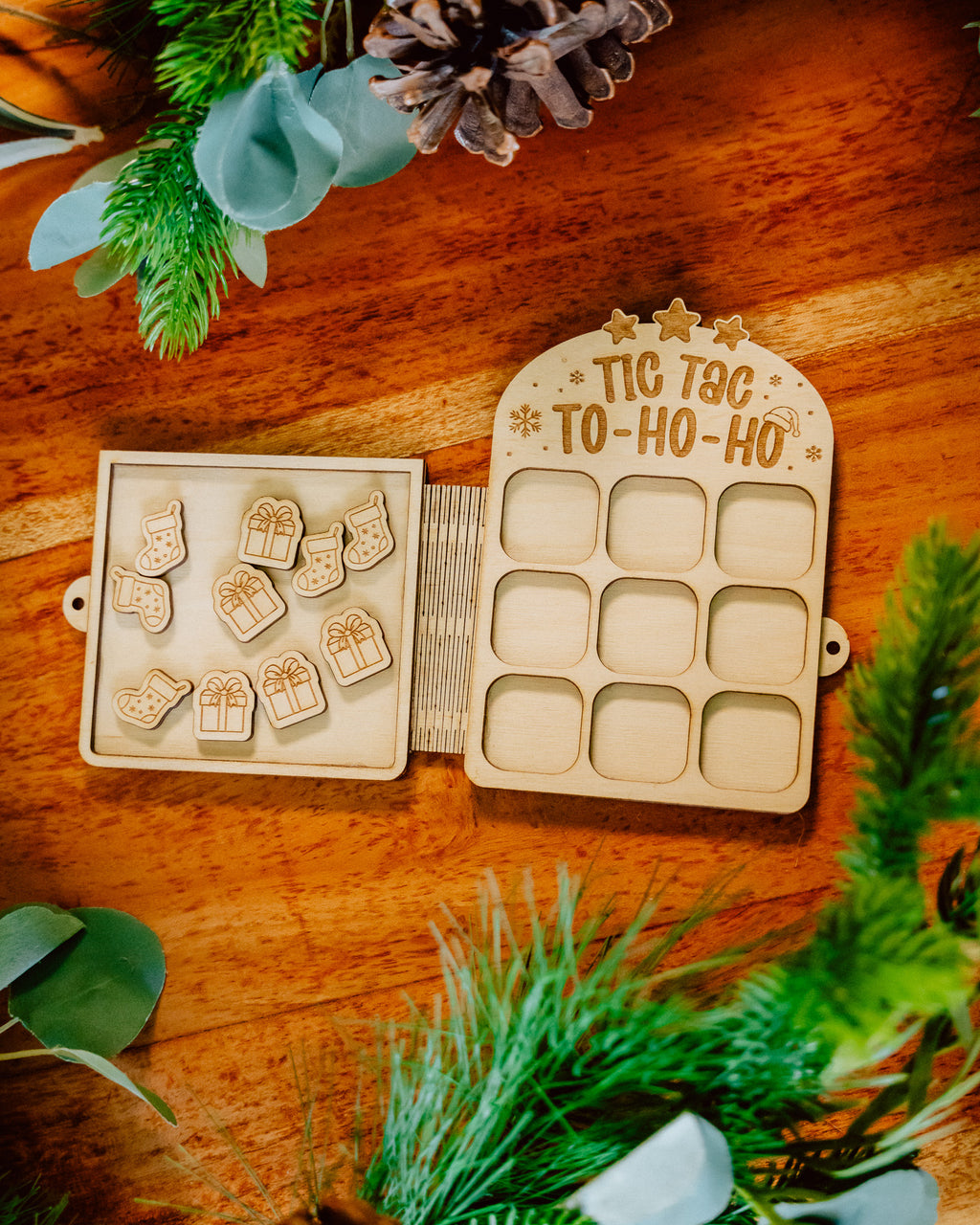 Tic Tac To-Ho-Ho – Wer darf das erste Geschenk auspacken? - Weihnachtsspiel