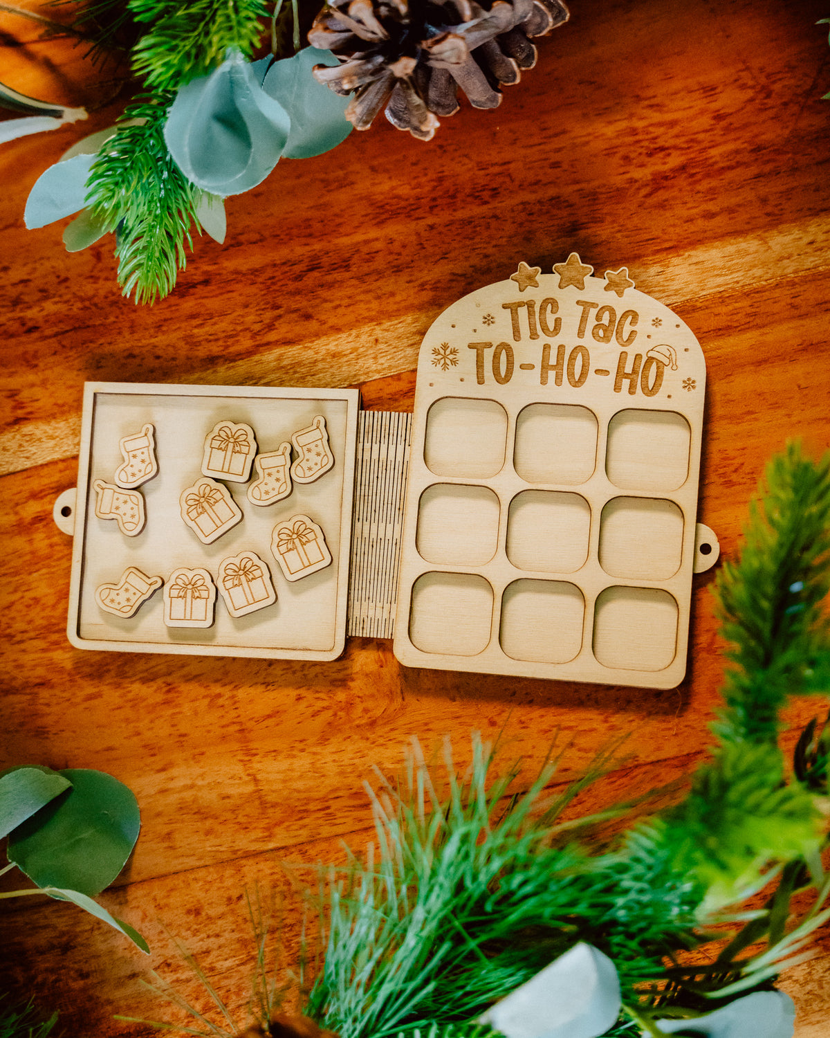 Tic Tac To-Ho-Ho – Wer darf das erste Geschenk auspacken? - Weihnachtsspiel