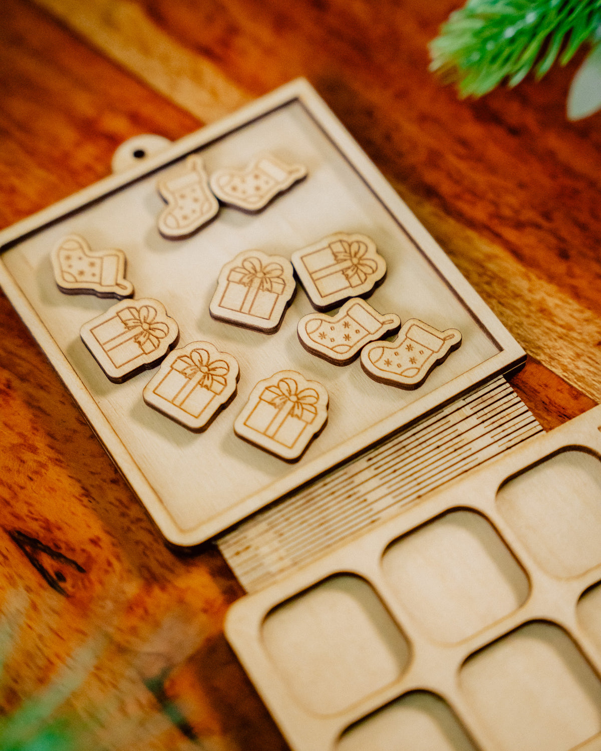 Tic Tac To-Ho-Ho – Wer darf das erste Geschenk auspacken? - Weihnachtsspiel