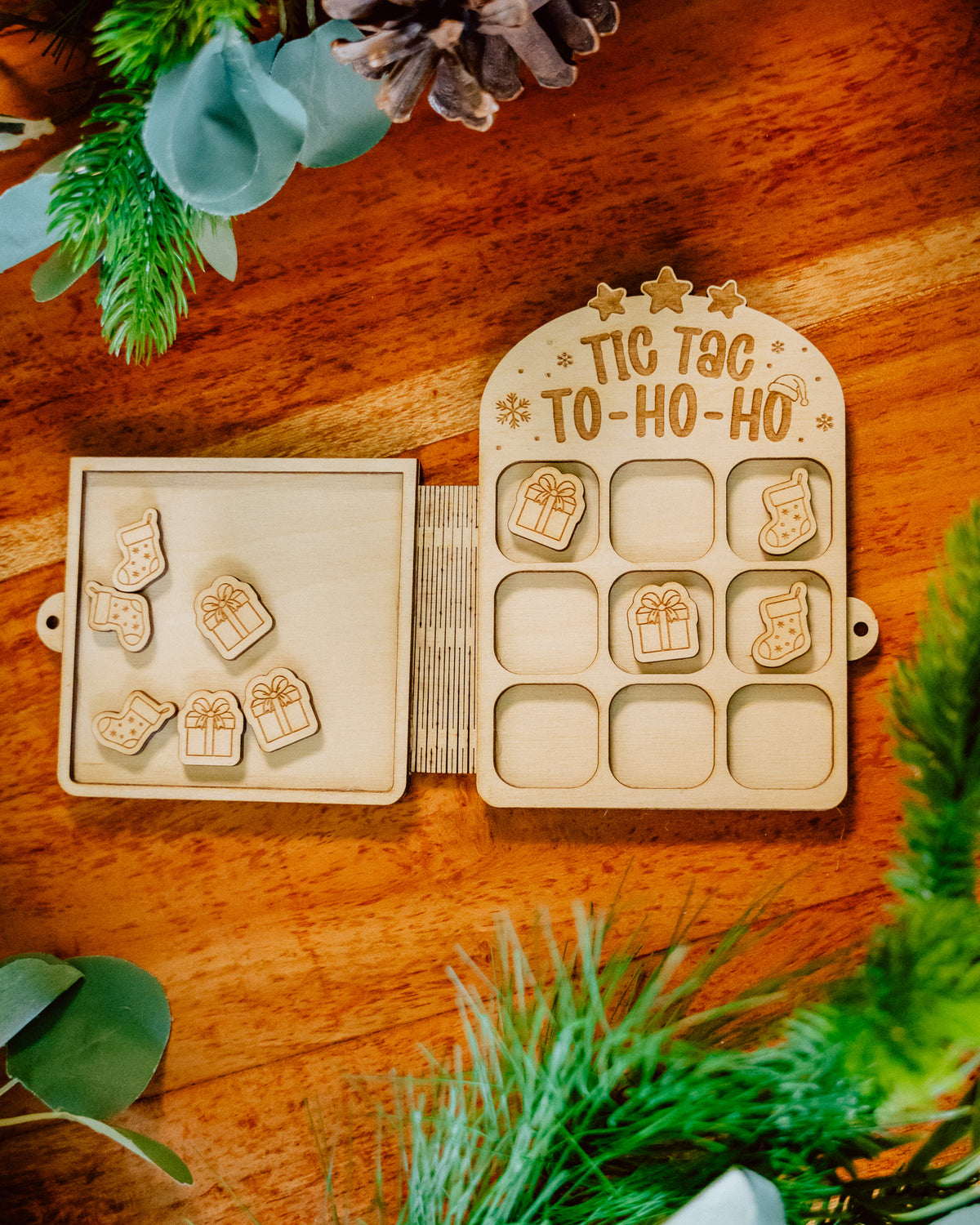 Tic Tac To-Ho-Ho – Wer darf das erste Geschenk auspacken? - Weihnachtsspiel