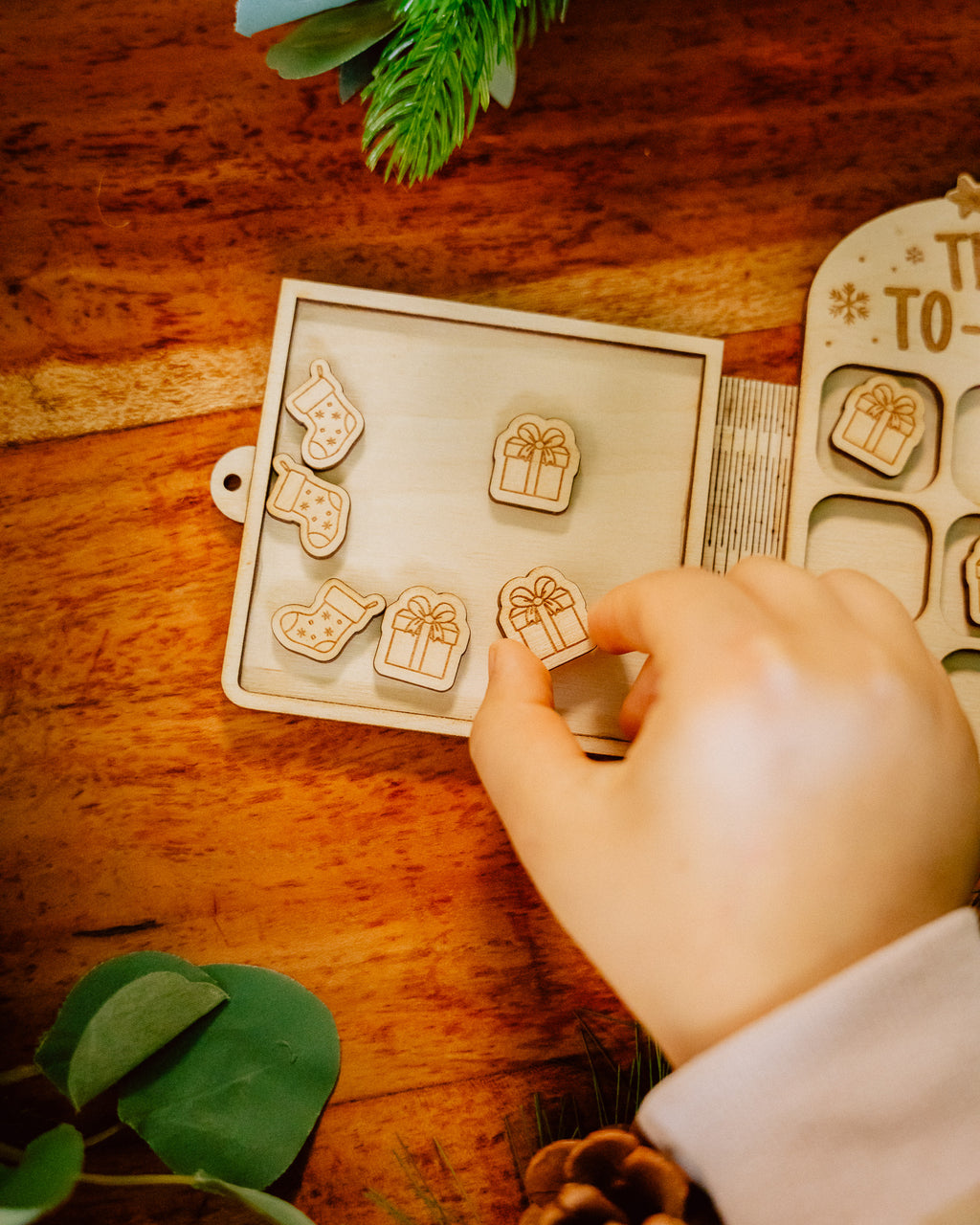Tic Tac To-Ho-Ho – Wer darf das erste Geschenk auspacken? - Weihnachtsspiel