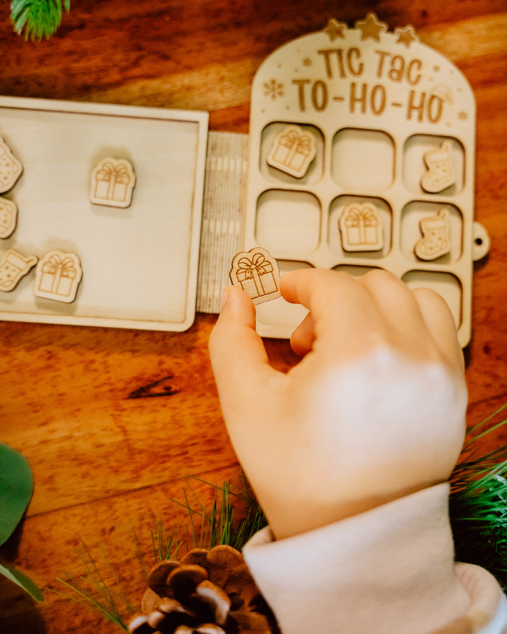 Tic Tac To-Ho-Ho – Wer darf das erste Geschenk auspacken? - Weihnachtsspiel