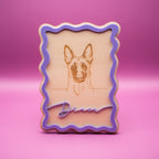Personalisiertes Hundebild aus Holz im Acryl-Rahmen (rechteckig)