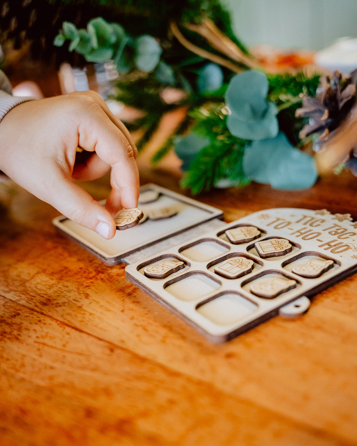 Tic Tac To-Ho-Ho – Wer darf das erste Geschenk auspacken? - Weihnachtsspiel