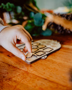 Tic Tac To-Ho-Ho – Wer darf das erste Geschenk auspacken? - Weihnachtsspiel