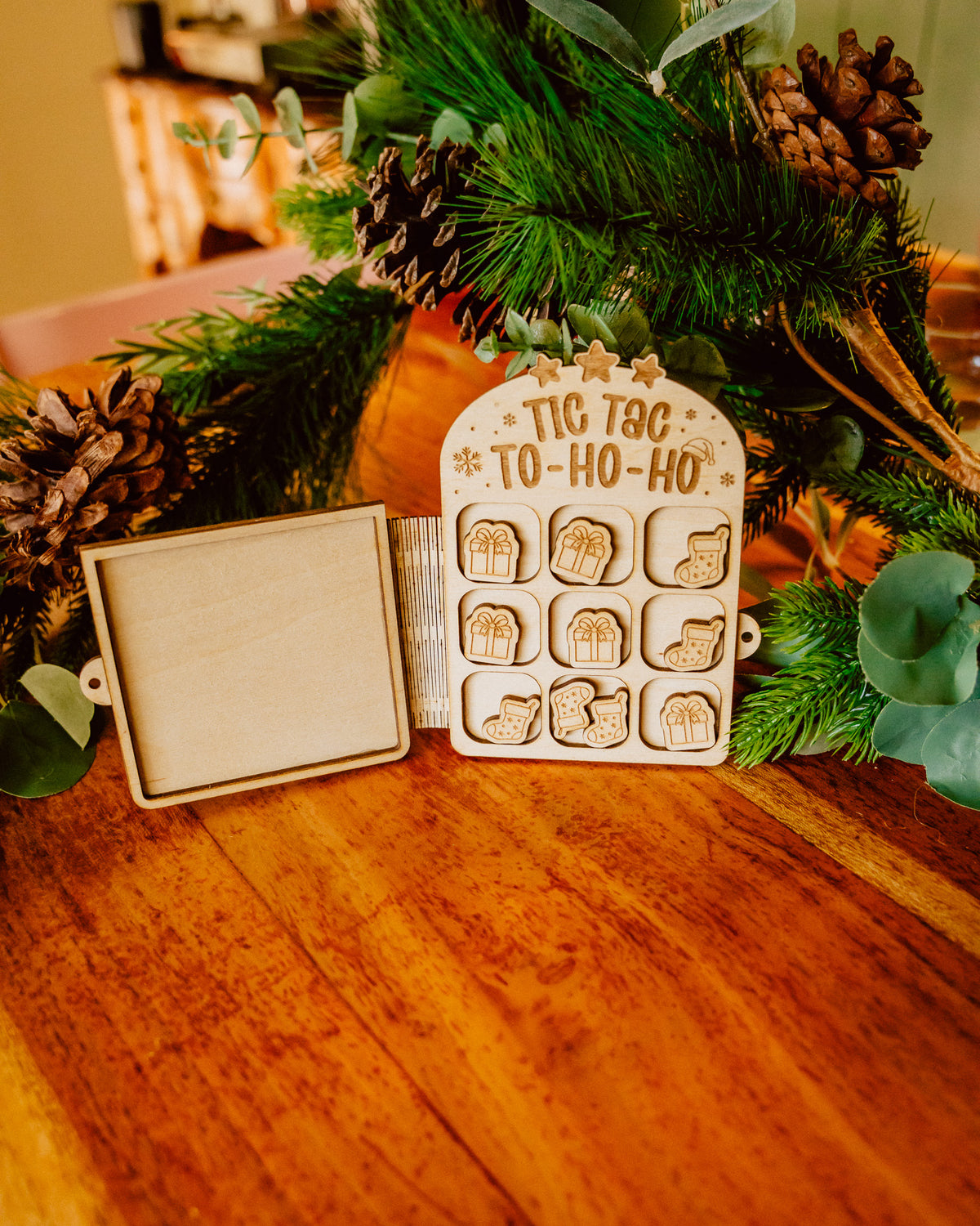 Tic Tac To-Ho-Ho – Wer darf das erste Geschenk auspacken? - Weihnachtsspiel