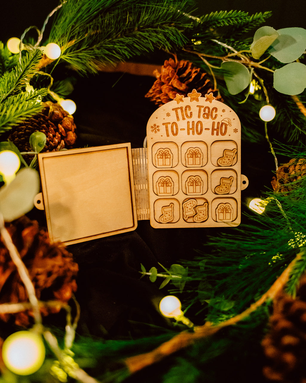 Tic Tac To-Ho-Ho – Wer darf das erste Geschenk auspacken? - Weihnachtsspiel