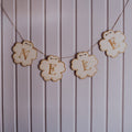 Blumen-Namensgirlande aus Holz